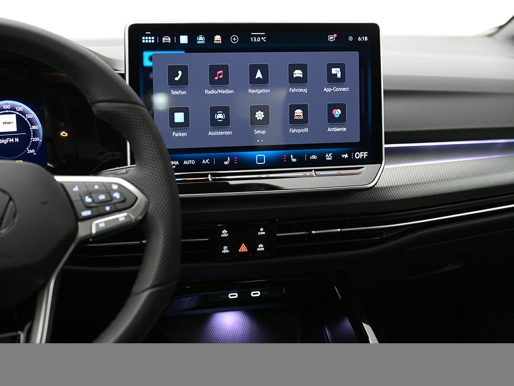 Volkswagen Golf VIII 1.5 eTSI R-LINE BLACK STYLE CAM LM18