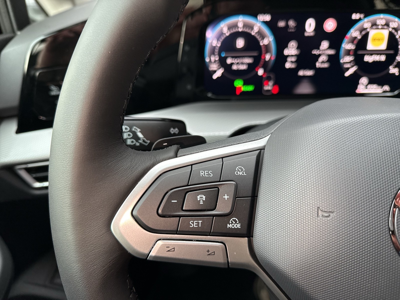 Volkswagen Golf Variant 1.5 STYLE DSG AHK eKLAPPE CAM LM18