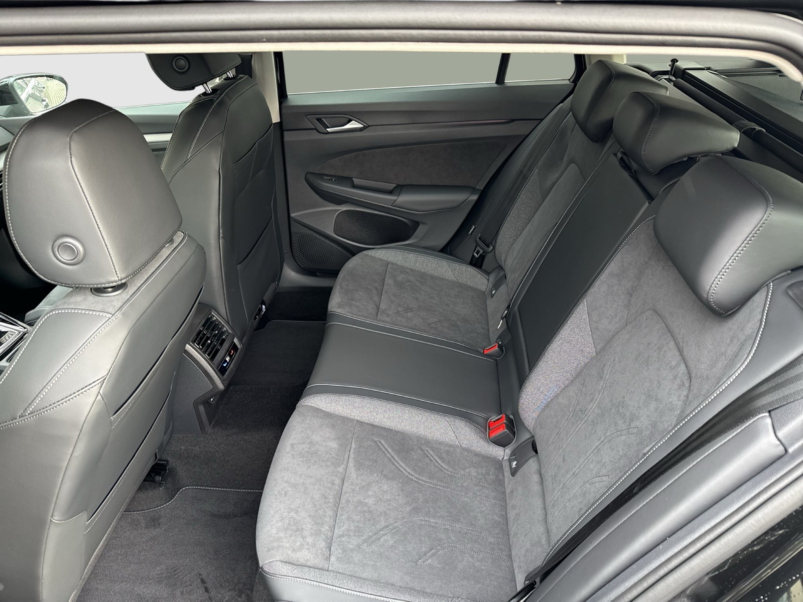 Volkswagen Golf Variant 1.5 STYLE DSG AHK eKLAPPE CAM LM18