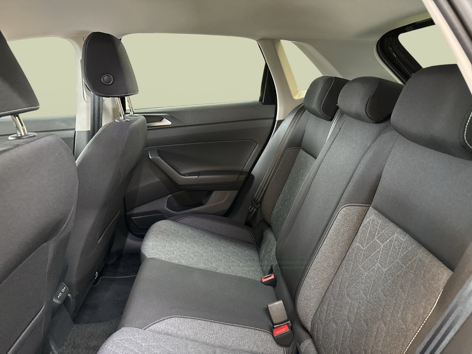 Volkswagen Polo 1.0 MOVE NAVI ALU CARPLAY SITZHEIZUNG LED