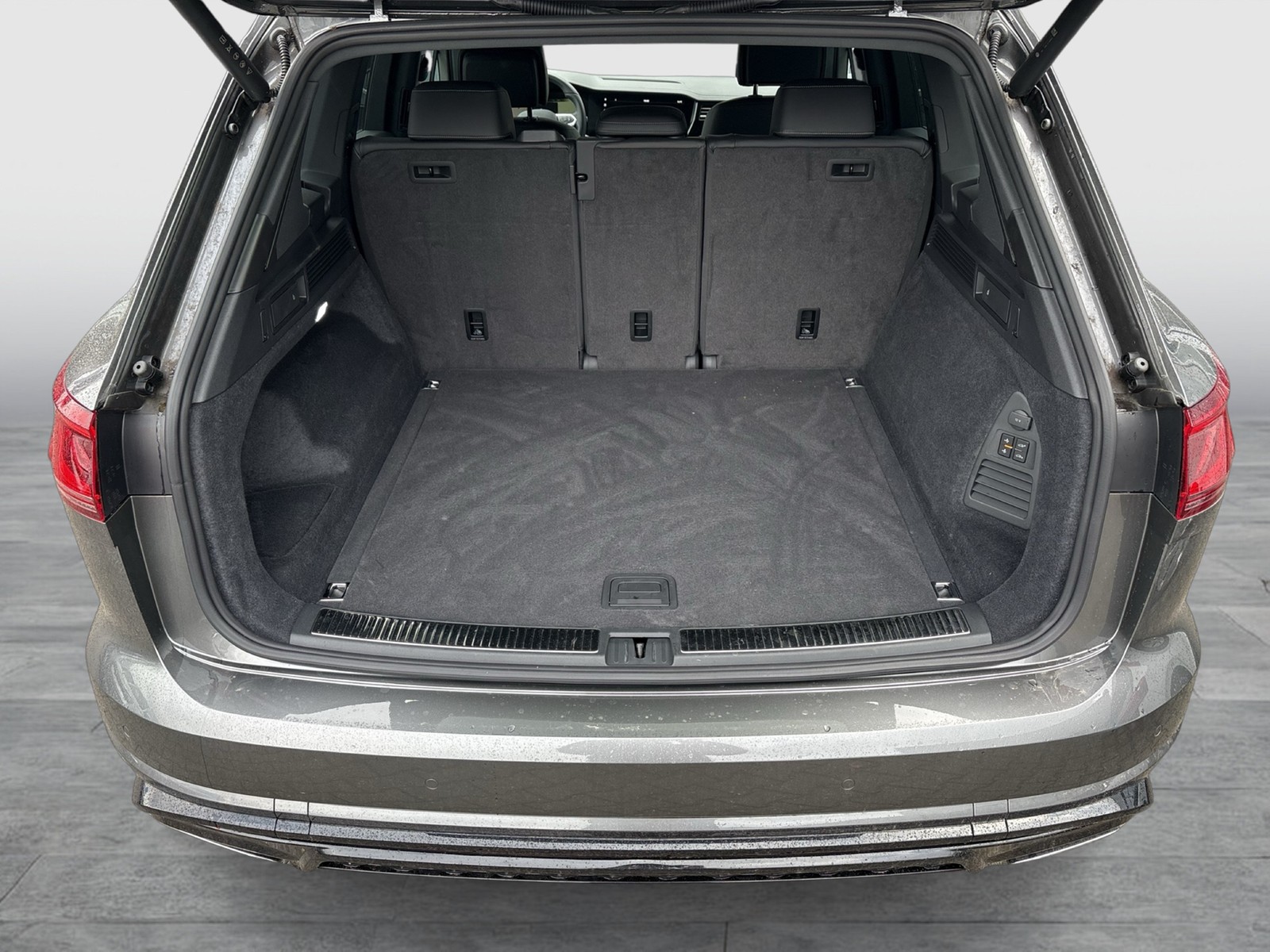 Volkswagen Touareg V6 R-LINE AHK CAM ACC HEAD-UP HD-MATRIX