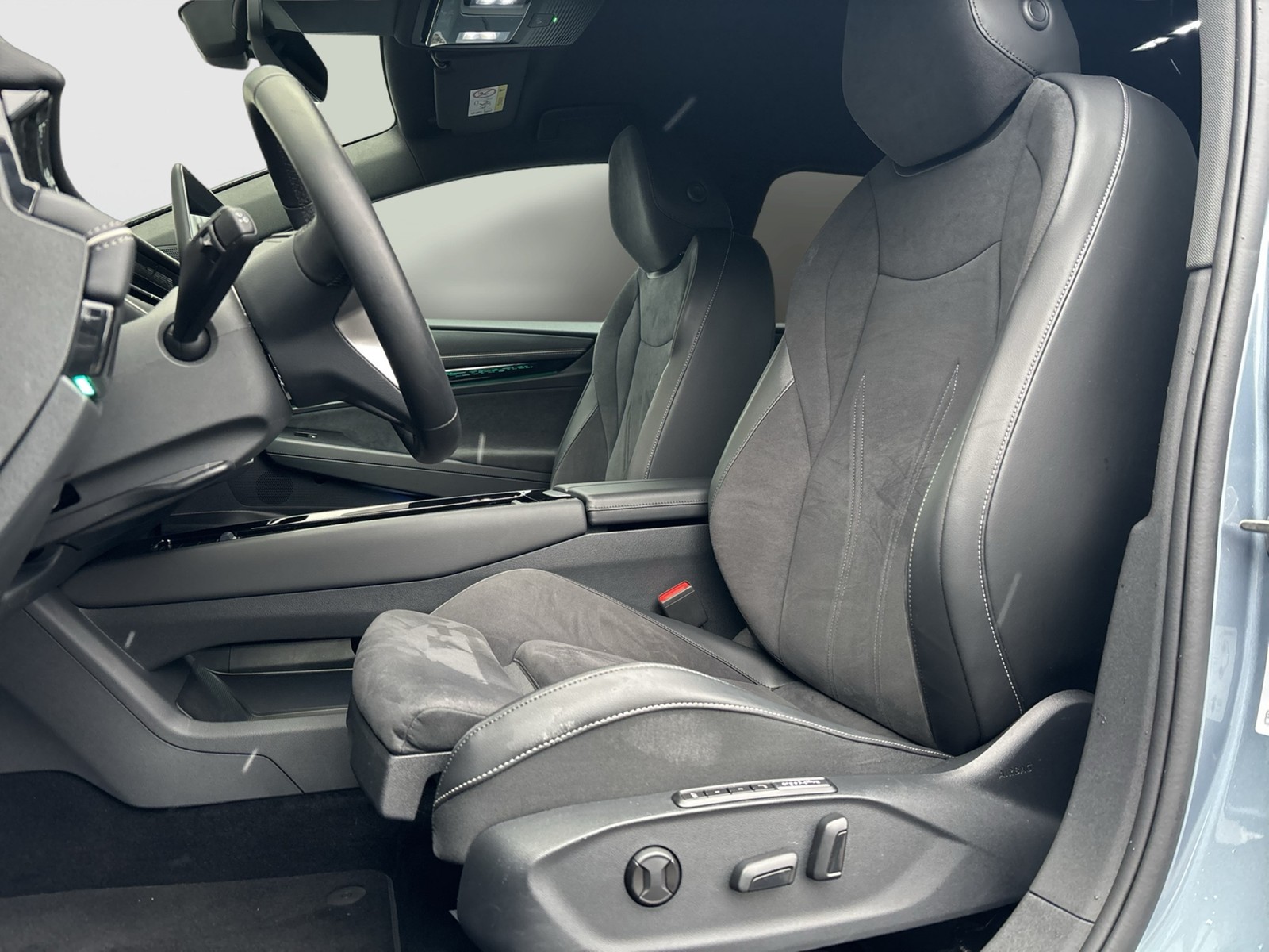 Volkswagen ID.7 Tourer PRO WÄRMEPUMPE AHK 360°CAM ACC LM20