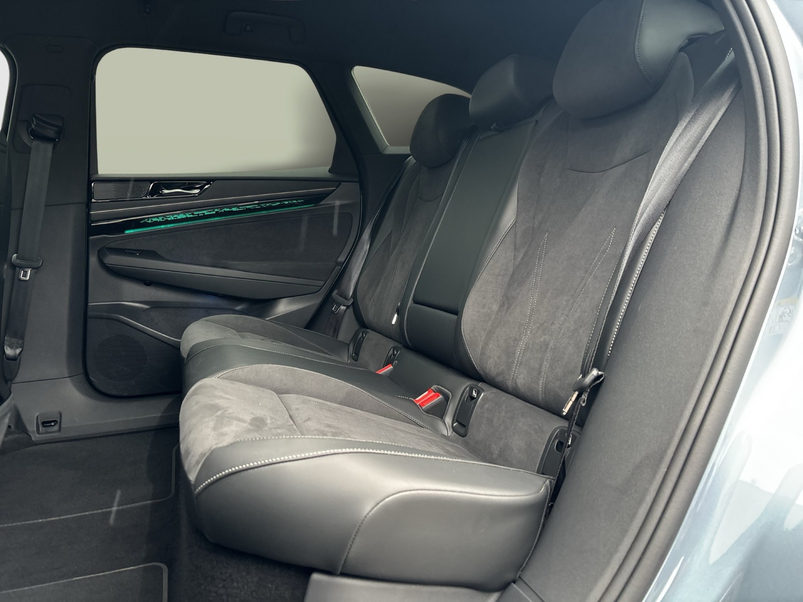 Volkswagen ID.7 Tourer PRO WÄRMEPUMPE AHK 360°CAM ACC LM20