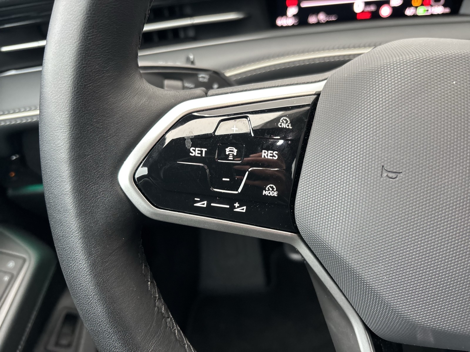 Volkswagen ID.7 Tourer PRO WÄRMEPUMPE AHK 360°CAM ACC LM20