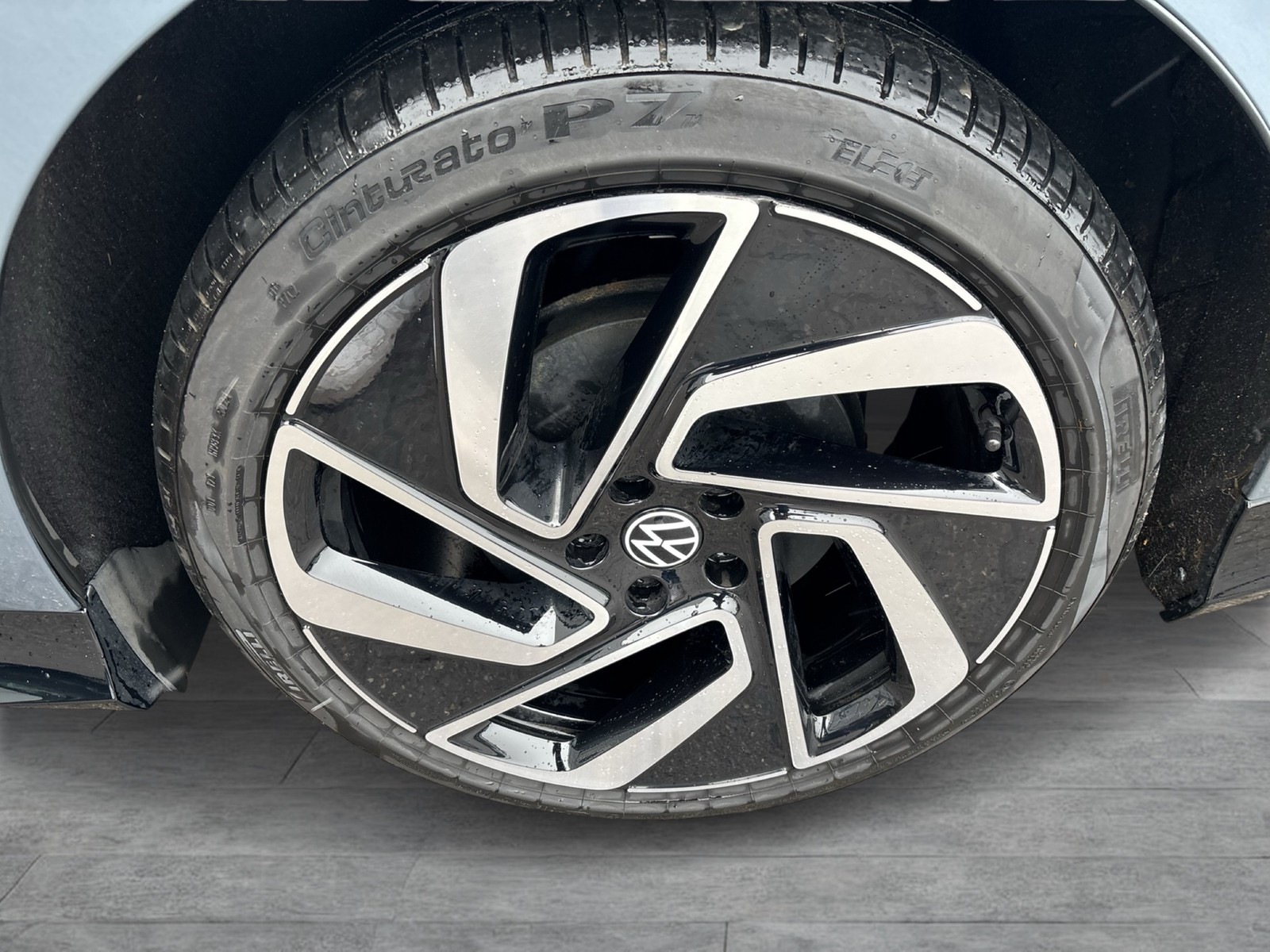 Volkswagen ID.7 Tourer PRO WÄRMEPUMPE AHK 360°CAM ACC LM20