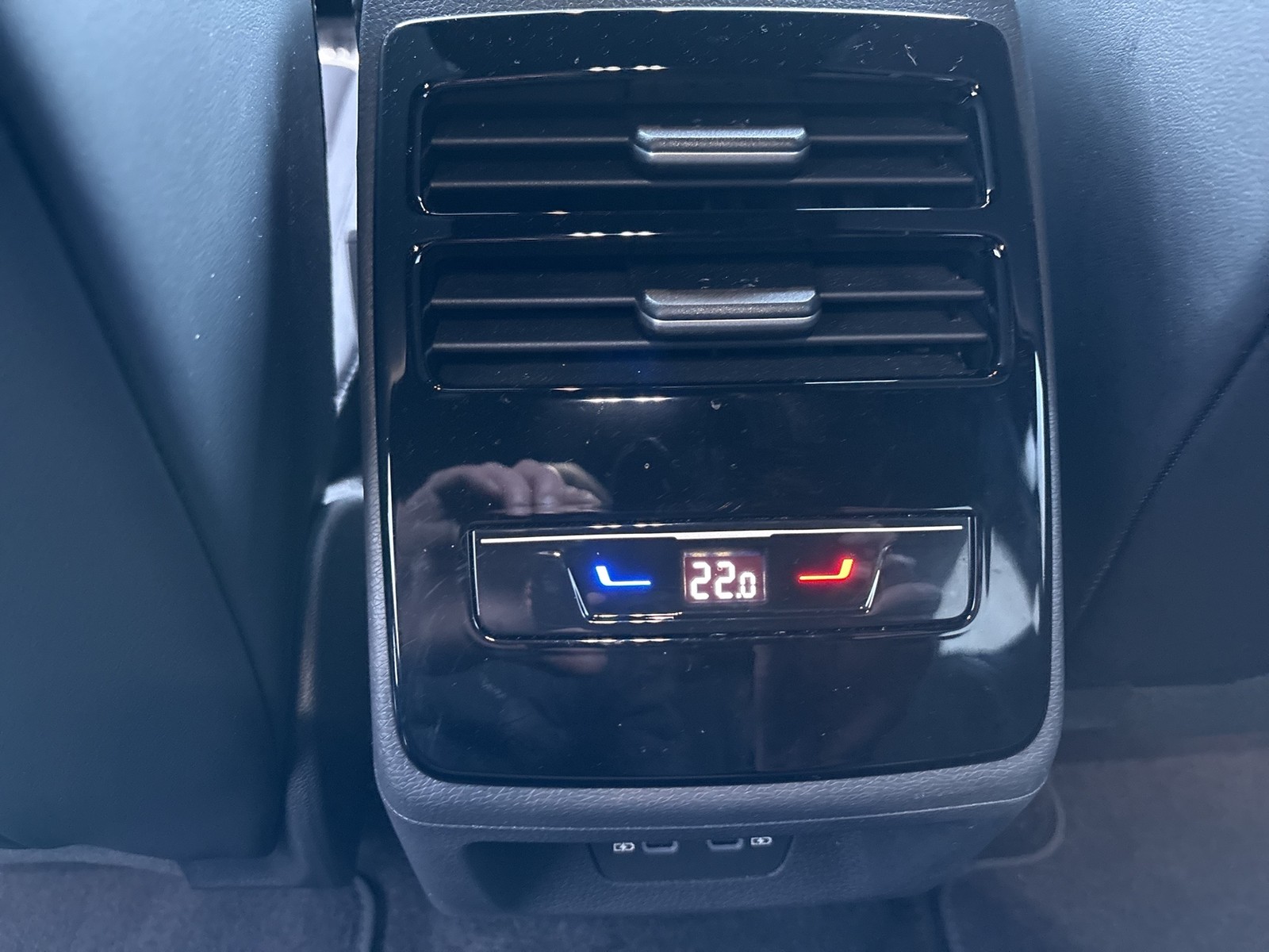 Volkswagen ID.7 Tourer PRO WÄRMEPUMPE AHK 360°CAM ACC LM20