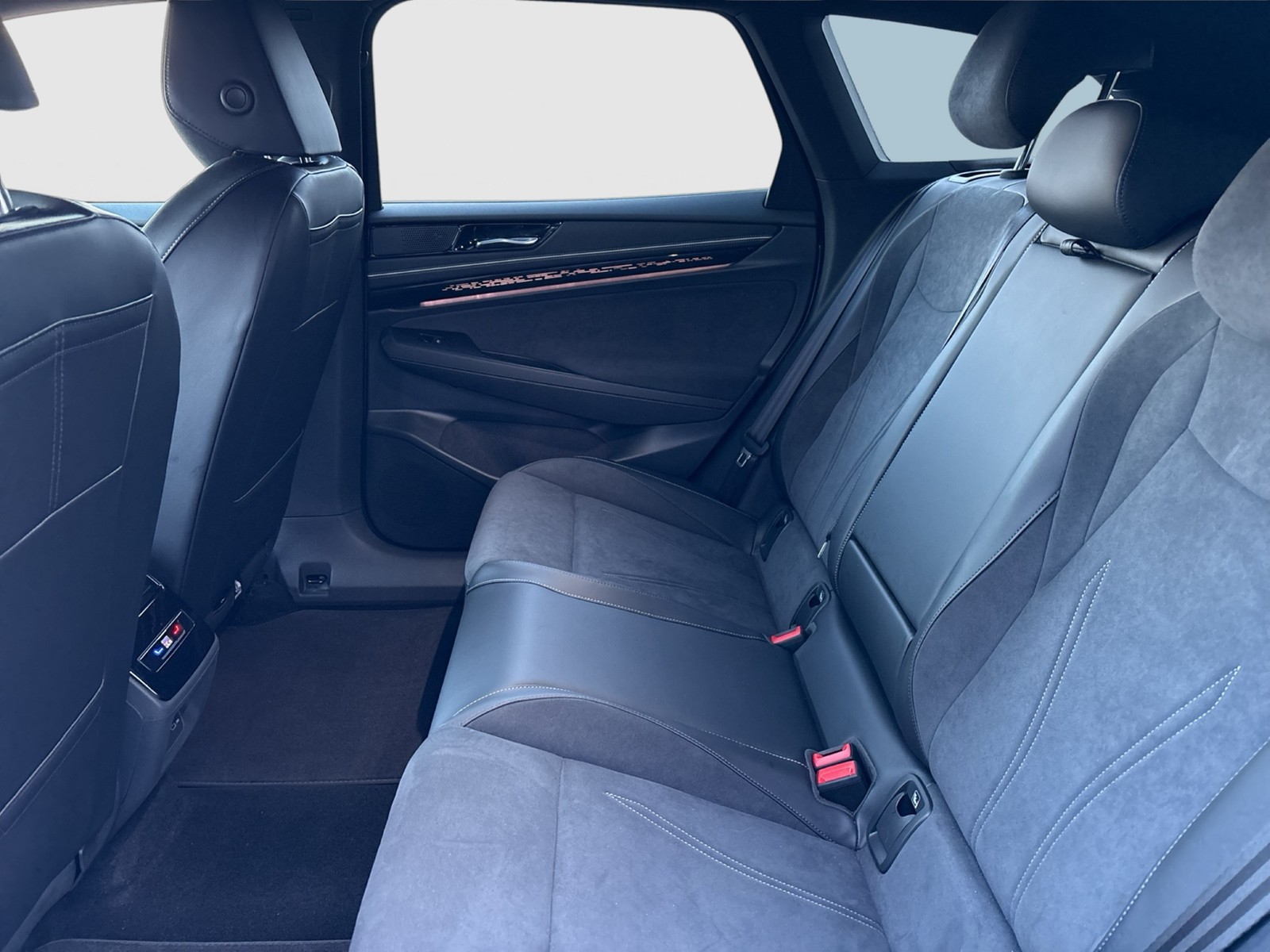 Volkswagen ID.7 Tourer PRO WÄRMEPUMPE AHK 360°CAM ACC LM20