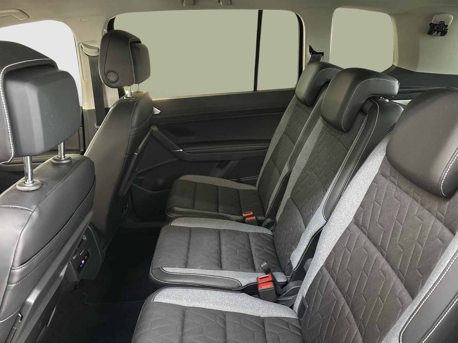 Volkswagen Touran 1.5 GOAL 7SITZE CAM ACC NAVI ALU CARPLAY