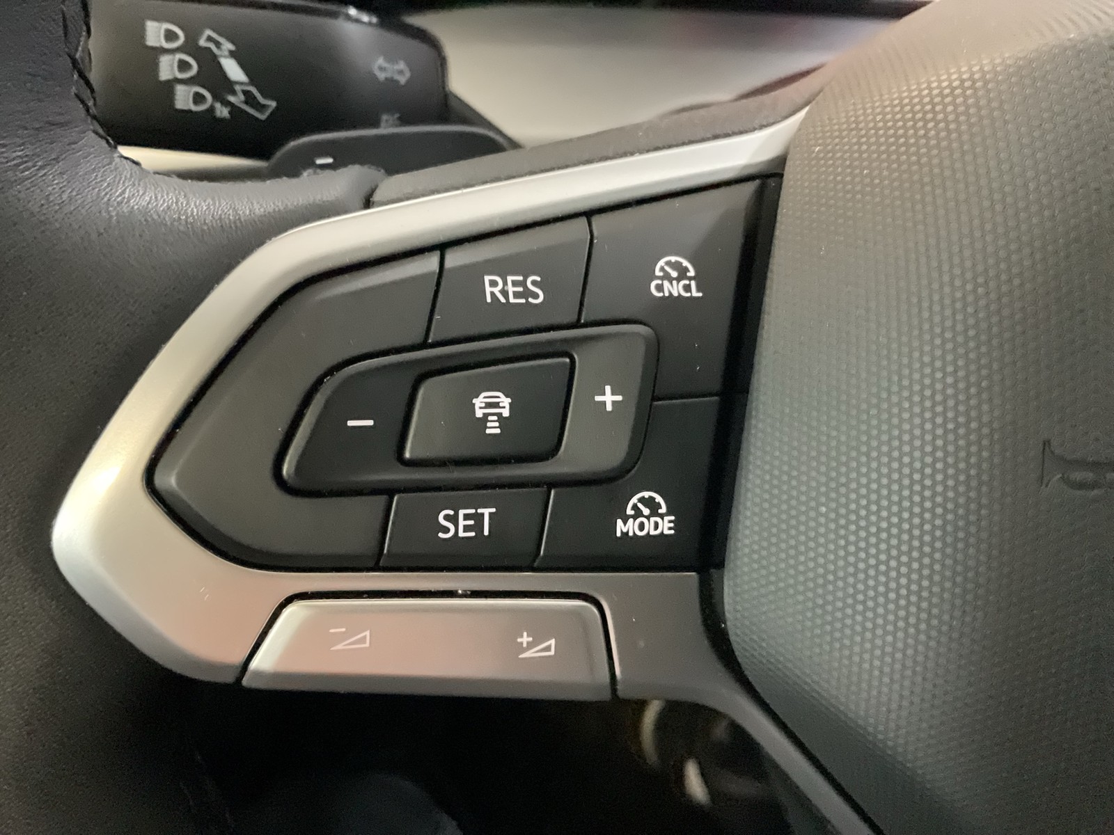 Volkswagen Golf VIII 1.5 eTSI LIFE FACELIFT CAM ACC CARPLAY