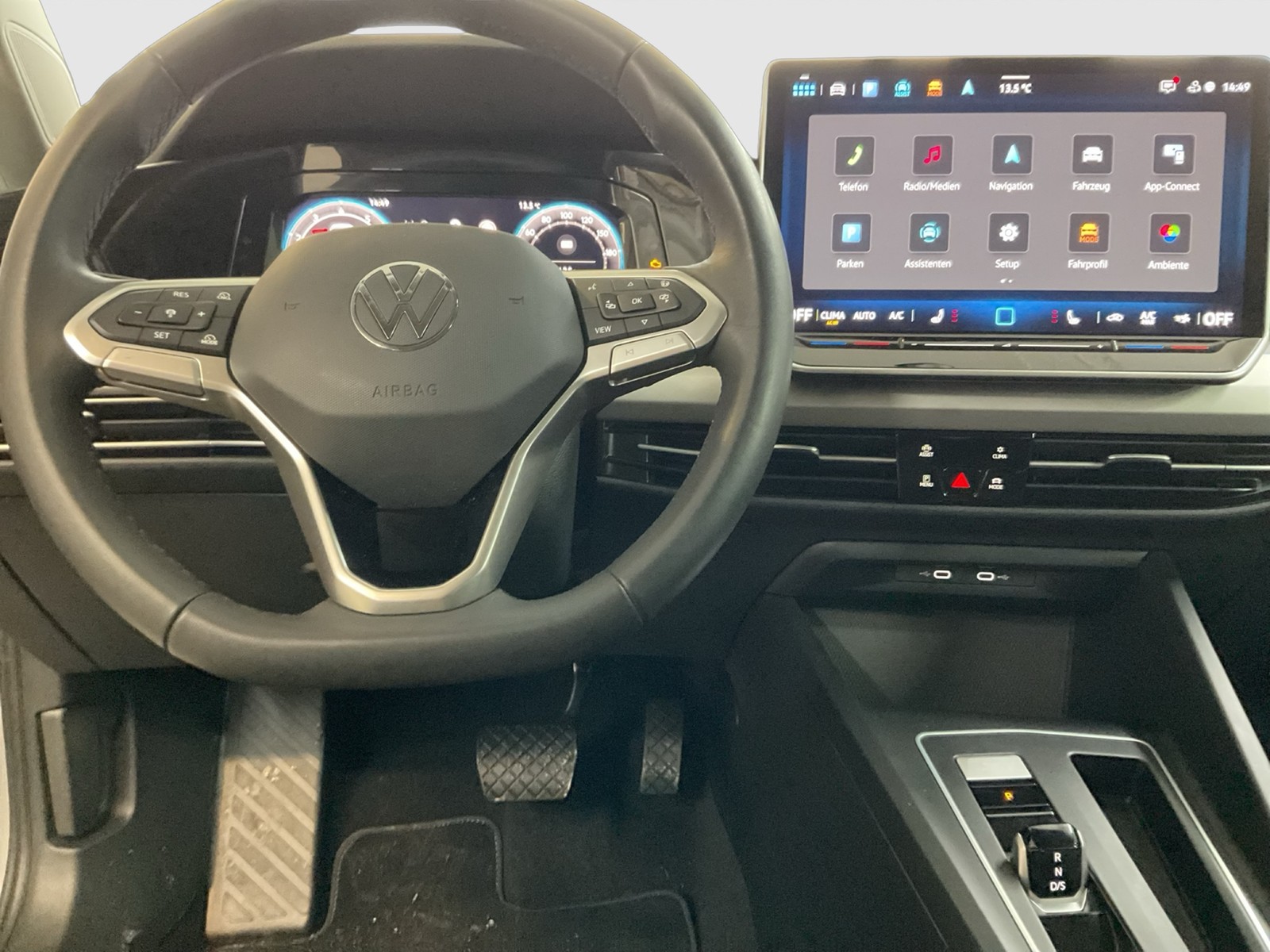Volkswagen Golf VIII 1.5 eTSI LIFE FACELIFT CAM ACC CARPLAY
