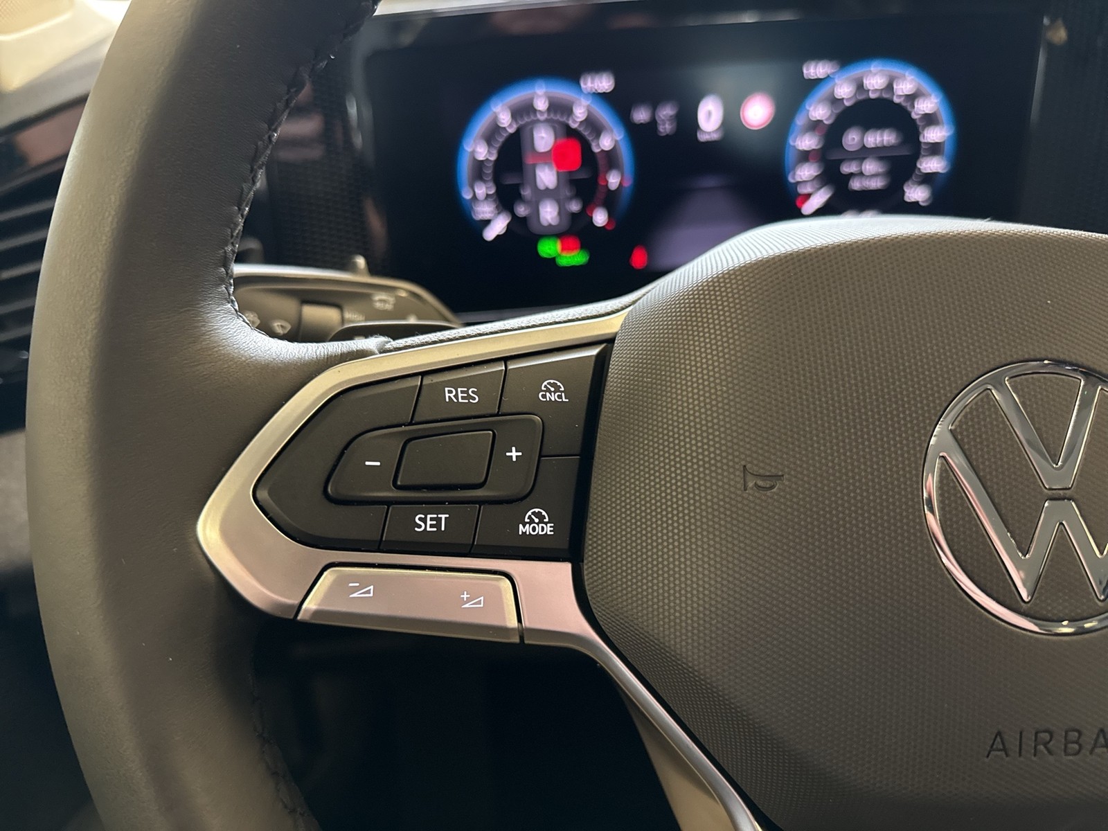 Volkswagen Tiguan 1.5 eTSI AHK CAM NAVI CARPLAY SITZHEIZUNG