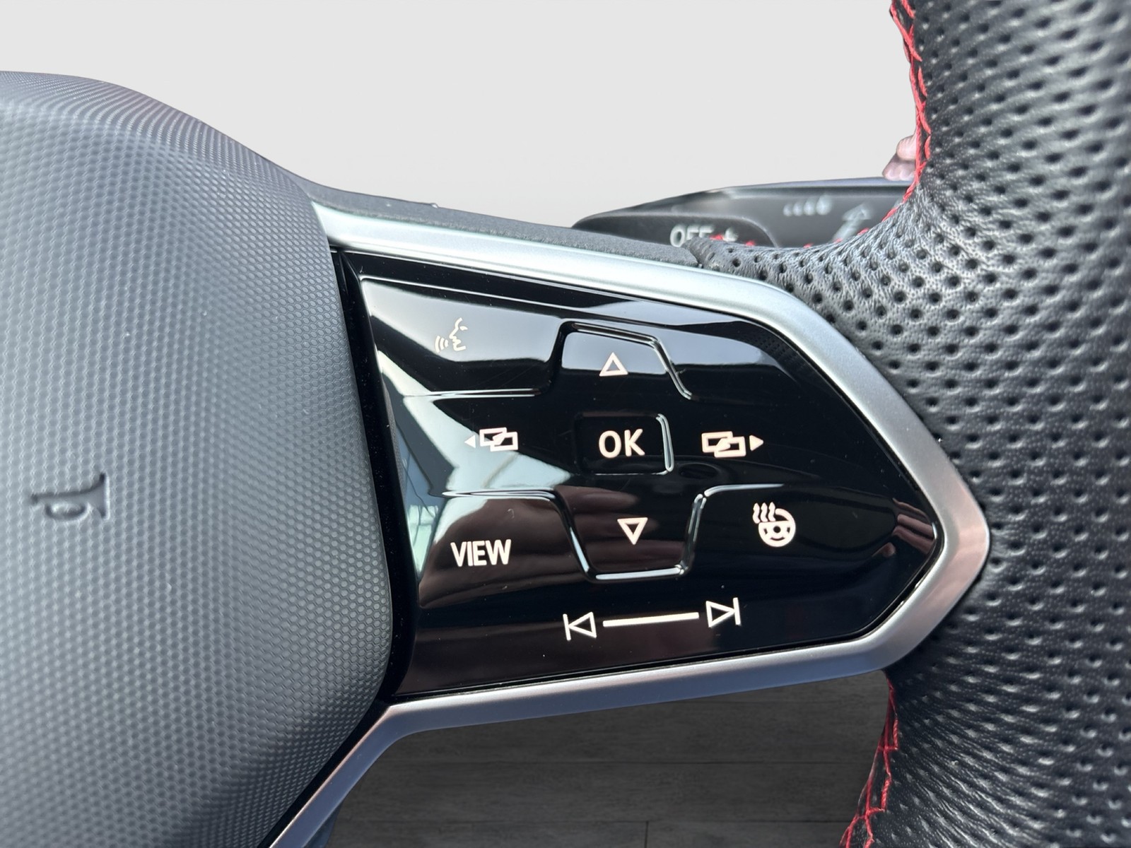 Volkswagen Golf VIII 2.0 GTI PANO NAVI LED+ LM17 CARPLAY