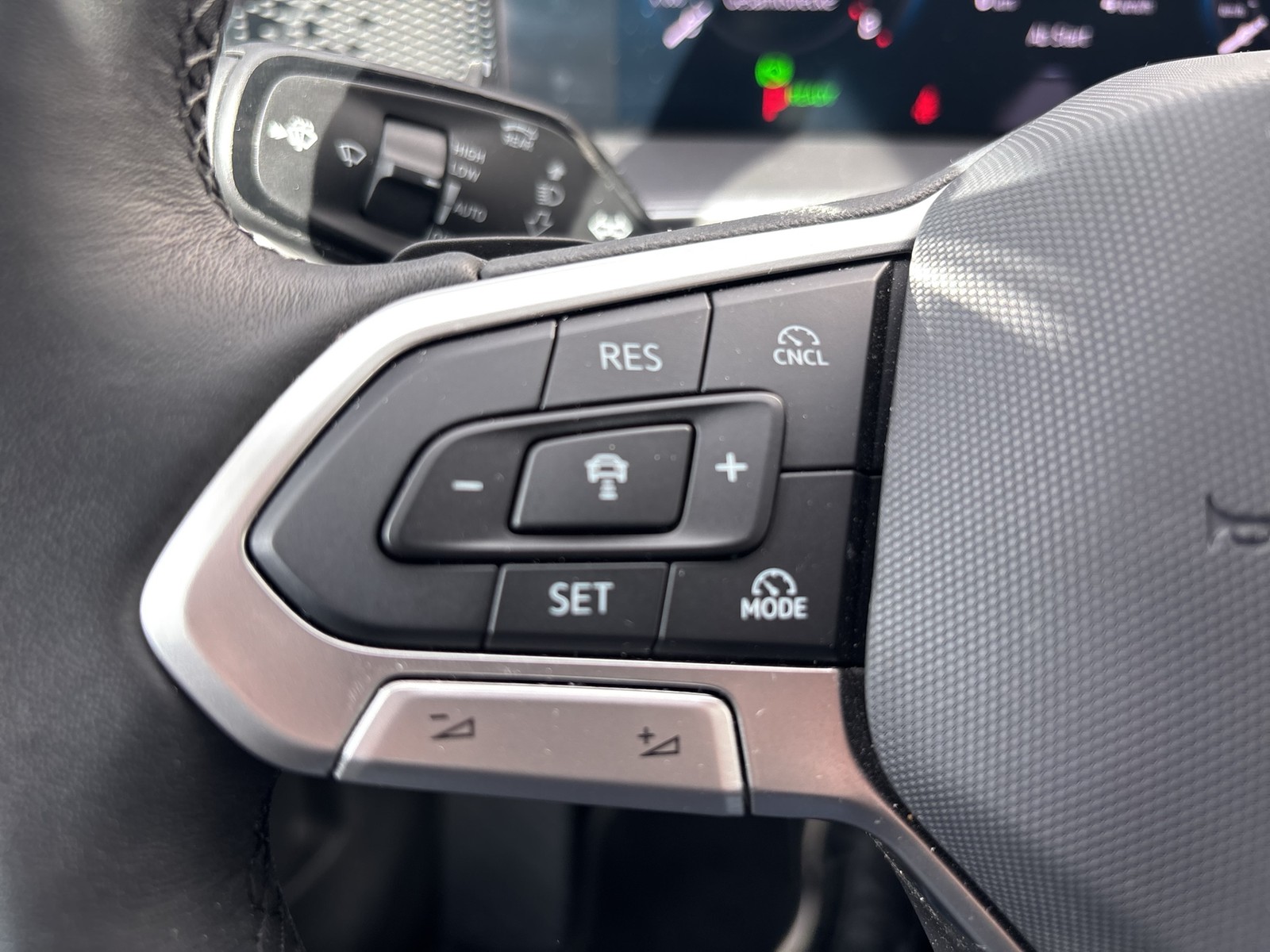 Volkswagen Tayron 1.5 eTSI LIFE 7SITZE AHK 360CAM LM18 NAVI