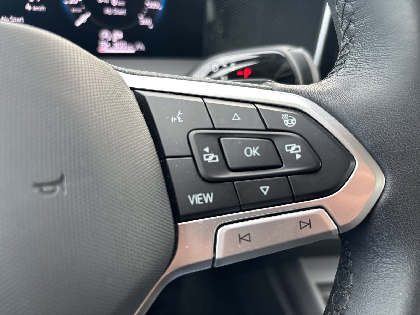 Volkswagen Tayron 1.5 eTSI LIFE 7SITZE AHK 360CAM LM18 NAVI