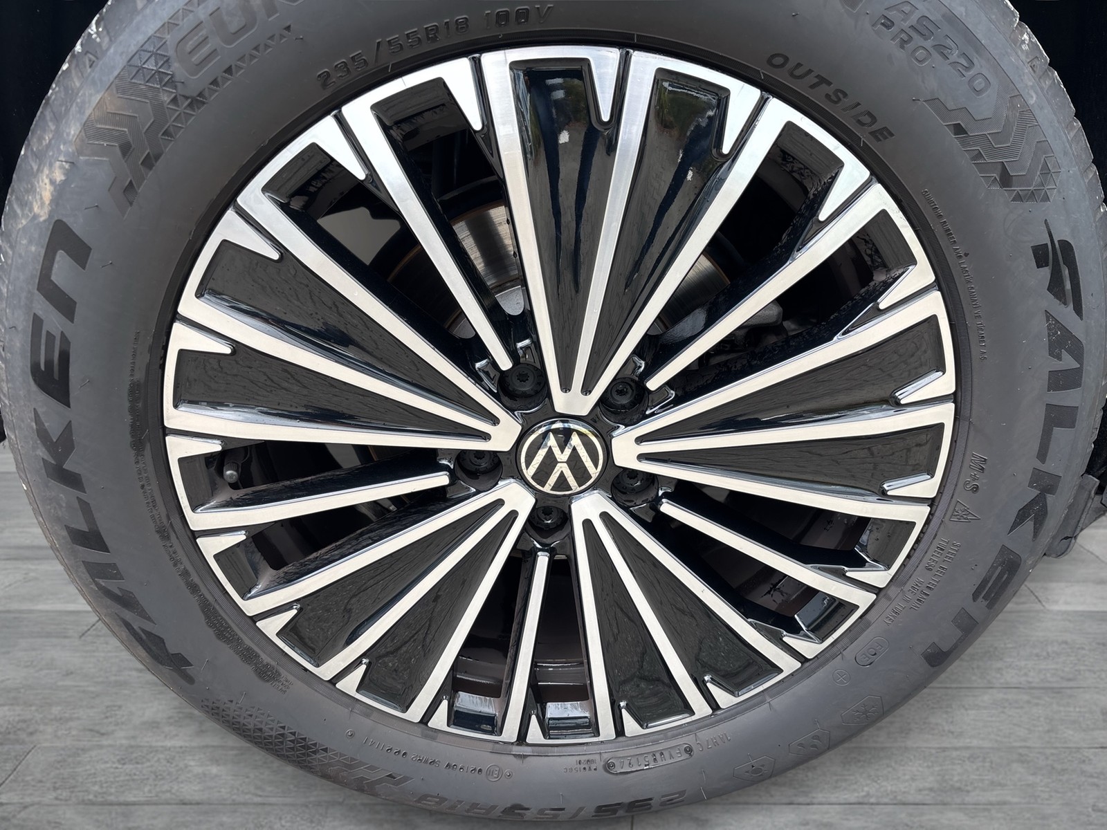 Volkswagen Tayron 1.5 eTSI LIFE 7SITZE AHK 360CAM LM18 NAVI