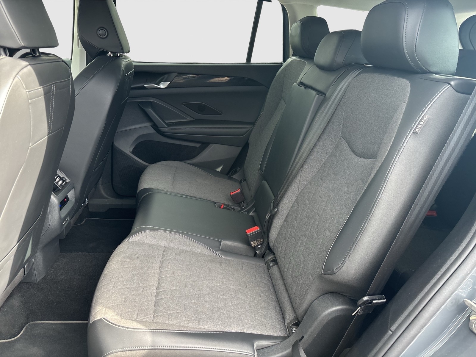 Volkswagen Tayron 1.5 eTSI LIFE 7SITZE AHK 360CAM LM18 NAVI