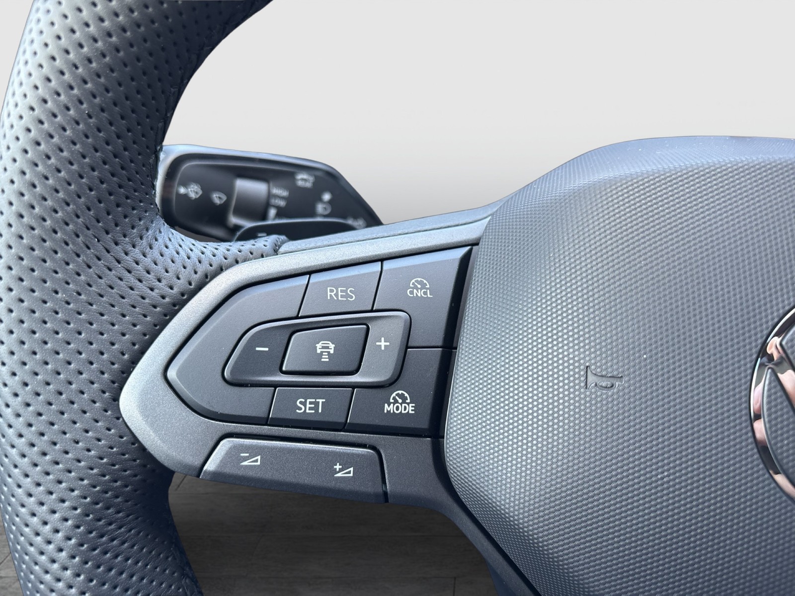 Volkswagen T-Roc 1.5 R-LINE DSG AHK BLACKSTYLE IQ DRIVE