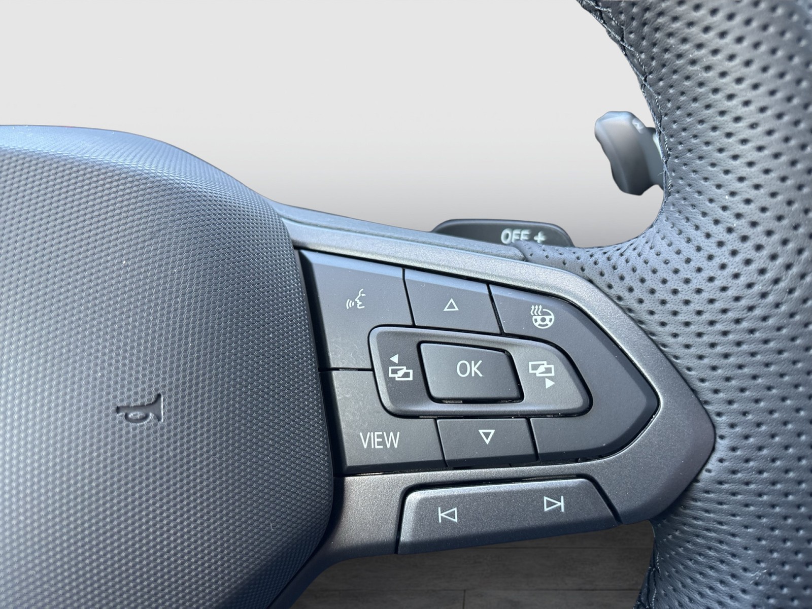 Volkswagen T-Roc 1.5 R-LINE DSG AHK BLACKSTYLE IQ DRIVE