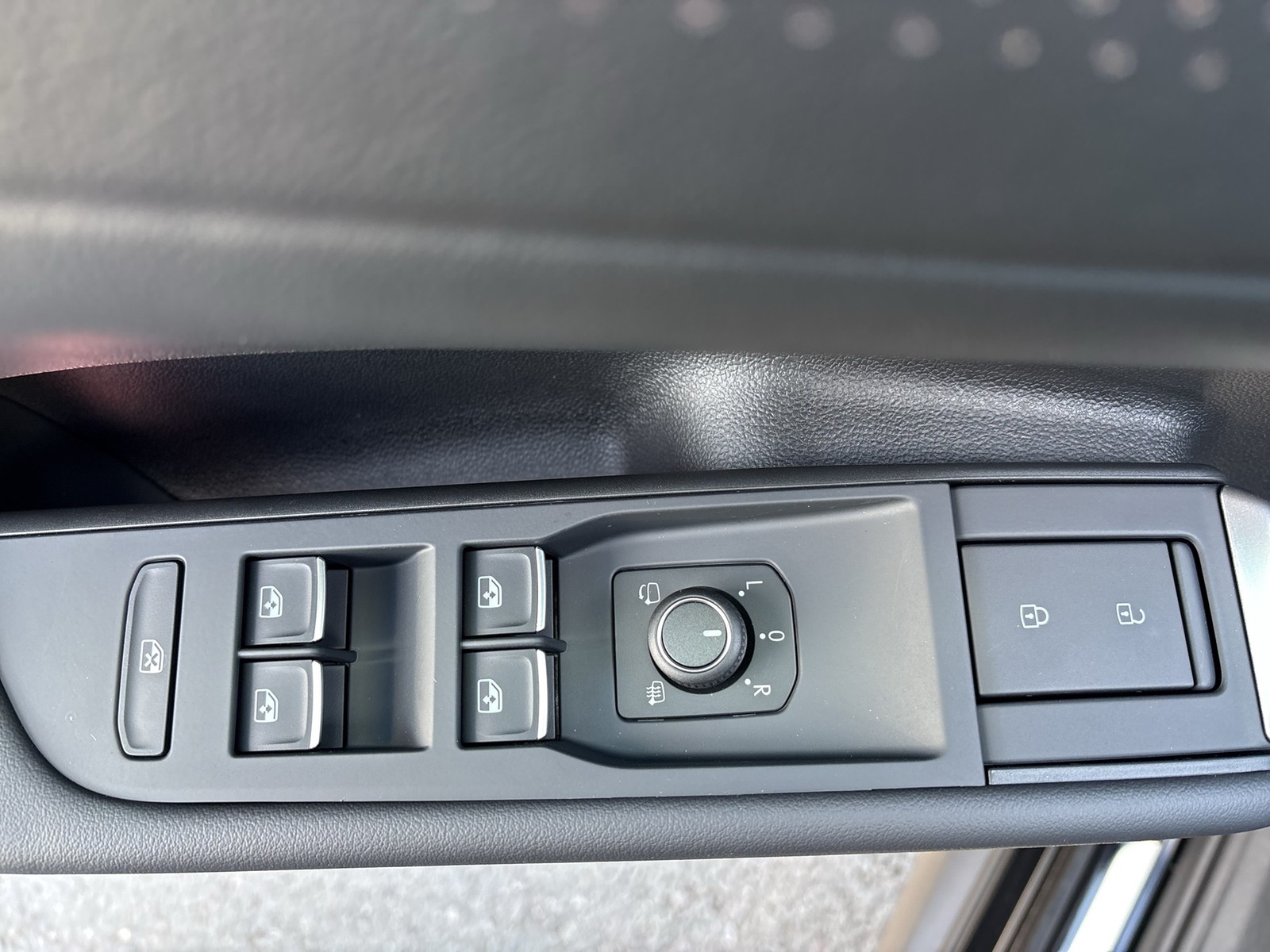 Volkswagen T-Roc 1.5 R-LINE DSG AHK BLACKSTYLE IQ DRIVE