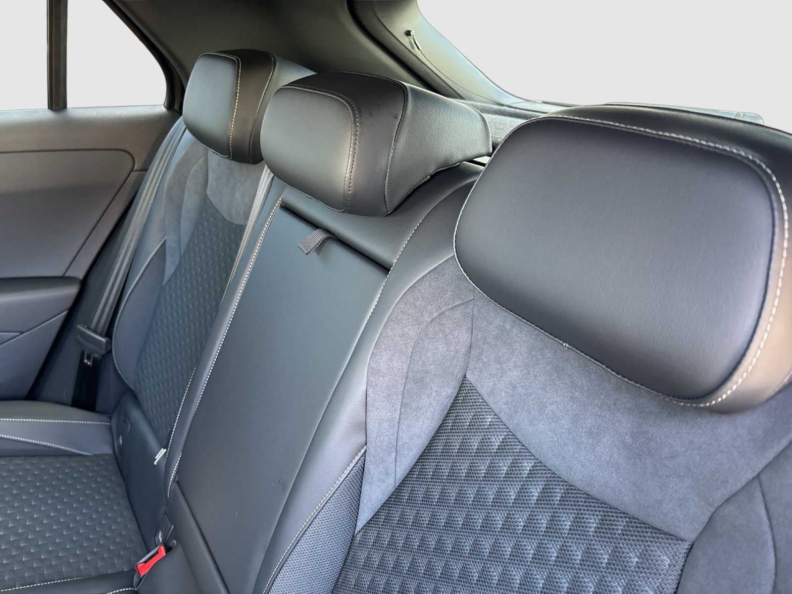 Volkswagen T-Roc 1.5 R-LINE DSG AHK BLACKSTYLE IQ DRIVE