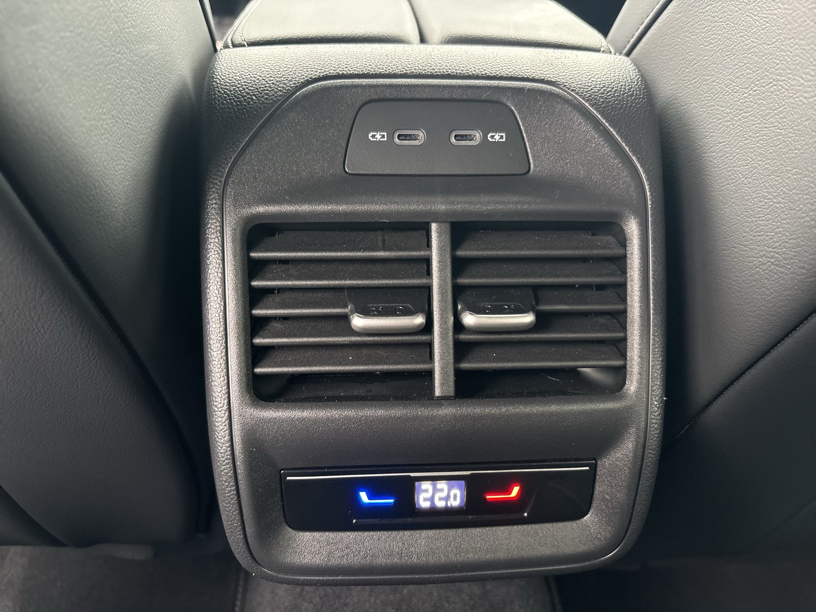 Volkswagen Passat Variant 2.0 R-LINE 4X4 NEUESMODELL AHK 18Z