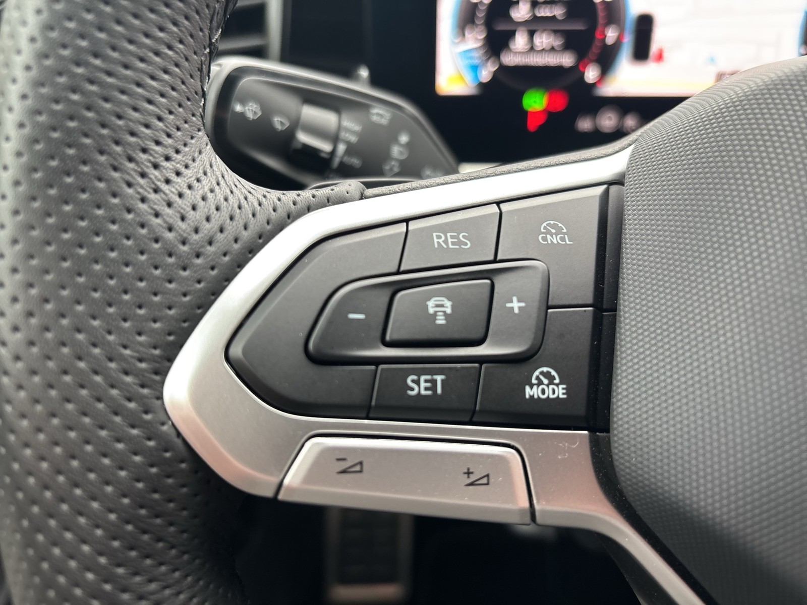 Volkswagen Passat Variant 2.0 R-LINE 4X4 NEUESMODELL AHK 18Z