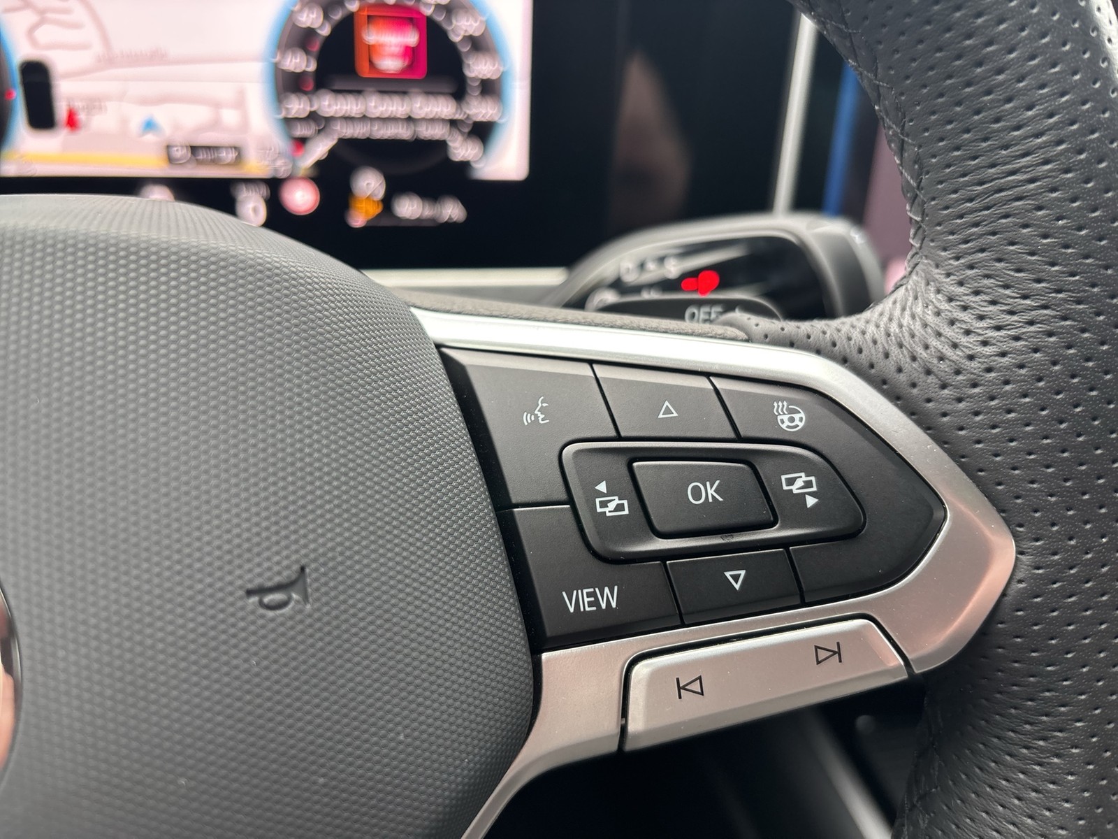 Volkswagen Passat Variant 2.0 R-LINE 4X4 NEUESMODELL AHK 18Z