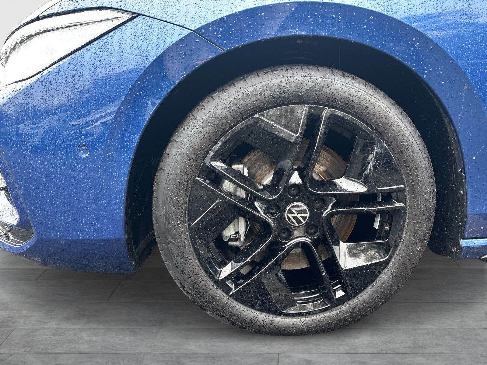 Volkswagen Passat Variant 2.0 R-LINE 4X4 NEUESMODELL AHK 18Z