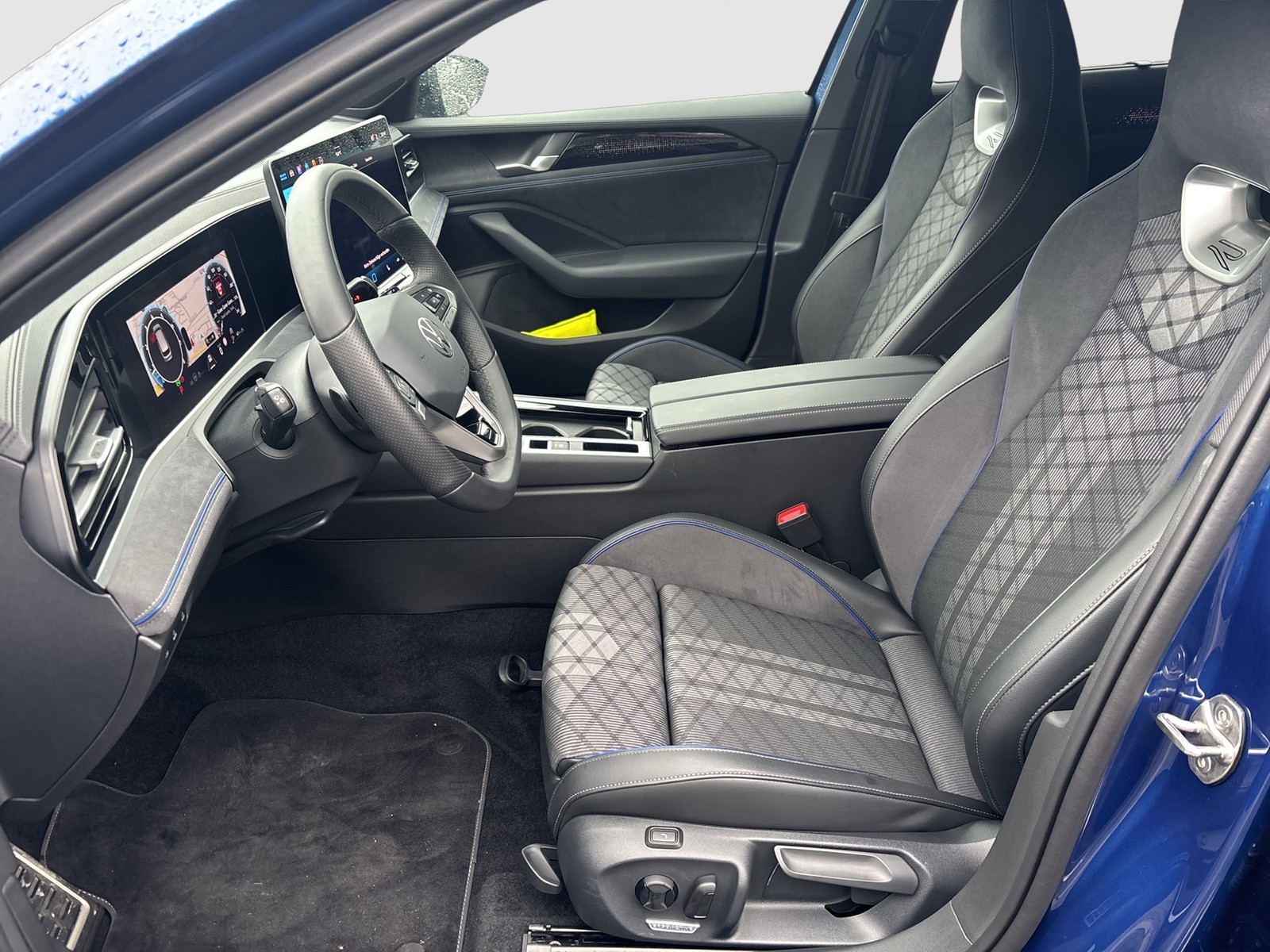 Volkswagen Passat Variant 2.0 R-LINE 4X4 NEUESMODELL AHK 18Z