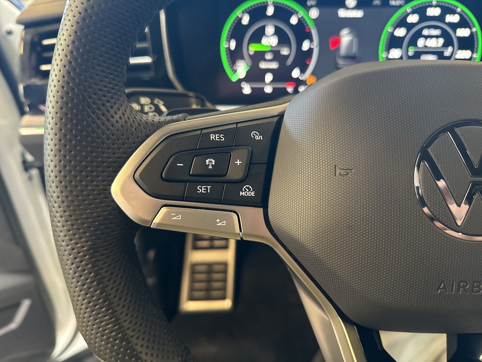 Volkswagen Touareg V6 R-LINE BLACK STYLE PANO STANDHZ. AHK