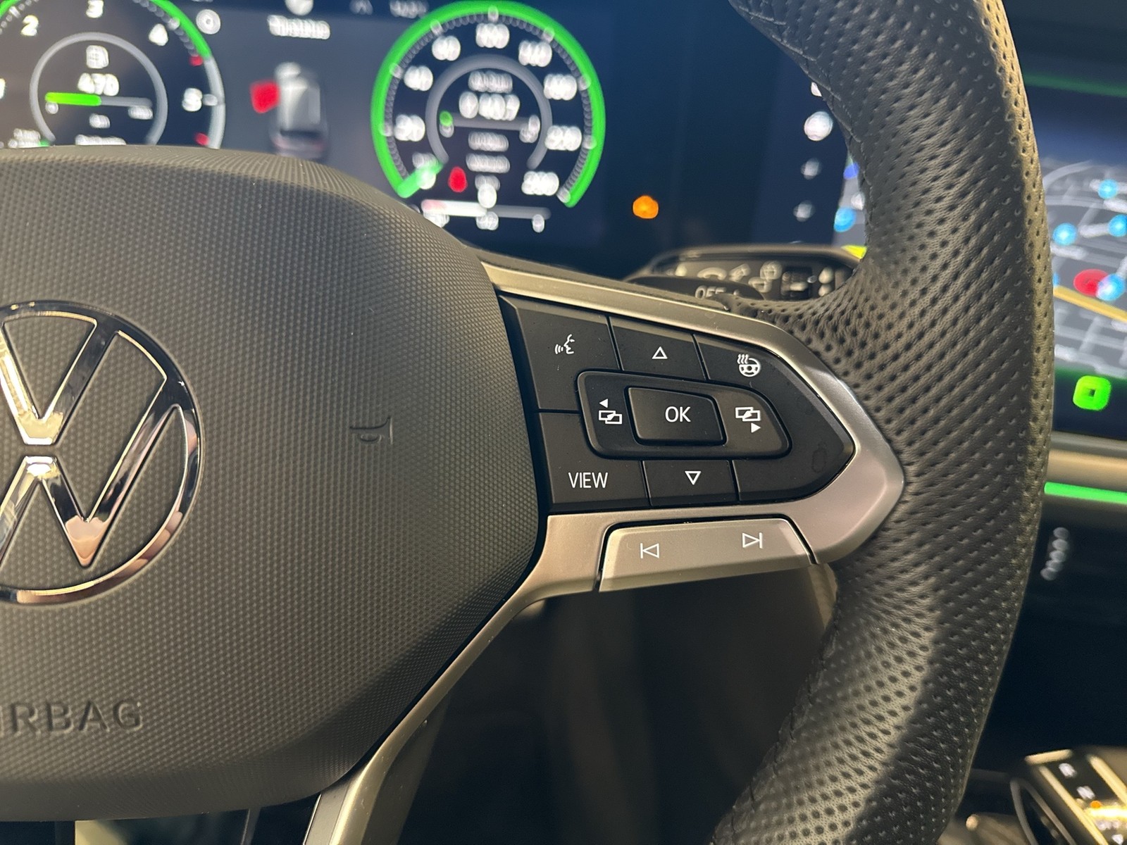 Volkswagen Touareg V6 R-LINE BLACK STYLE PANO STANDHZ. AHK