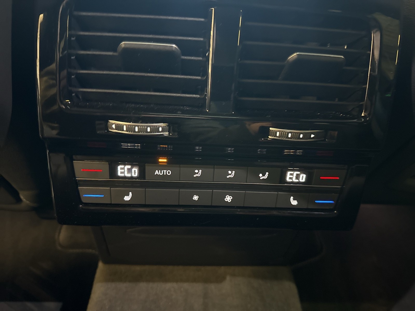 Volkswagen Touareg V6 R-LINE BLACK STYLE PANO STANDHZ. AHK