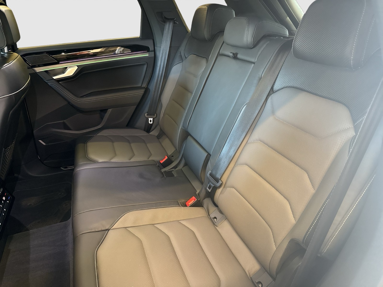 Volkswagen Touareg V6 R-LINE BLACK STYLE PANO STANDHZ. AHK