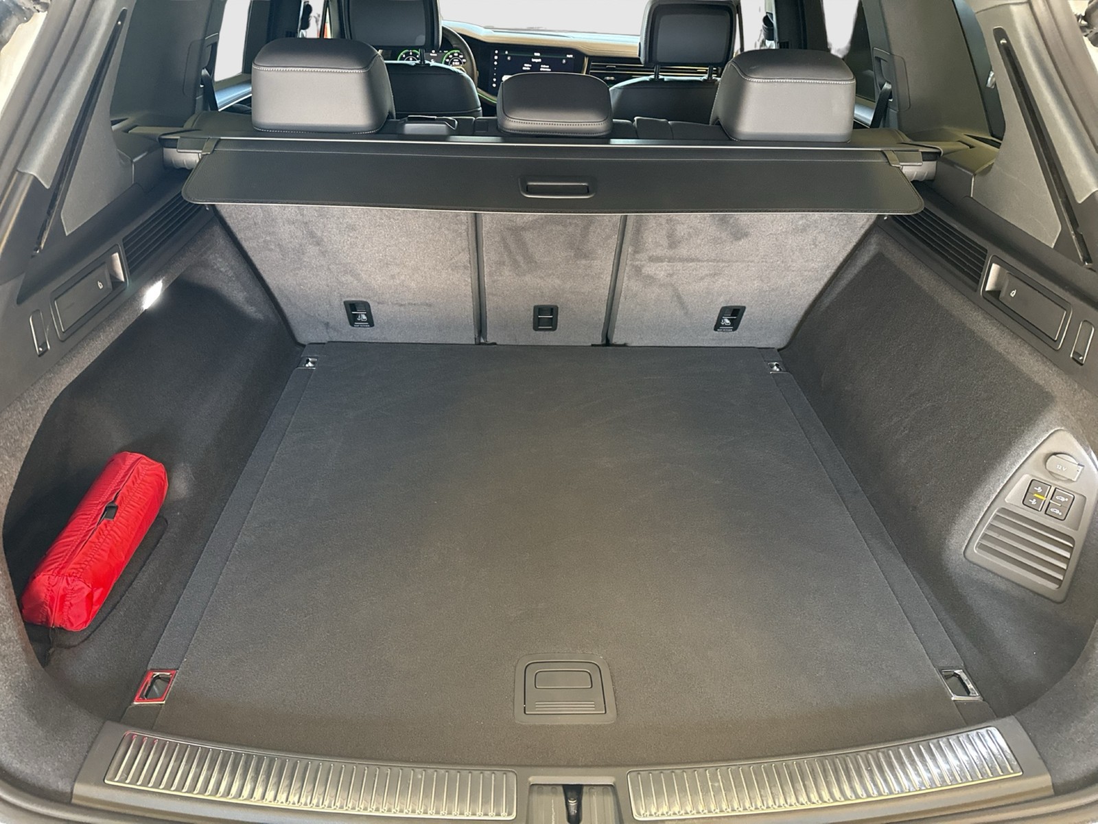 Volkswagen Touareg V6 R-LINE BLACK STYLE PANO STANDHZ. AHK