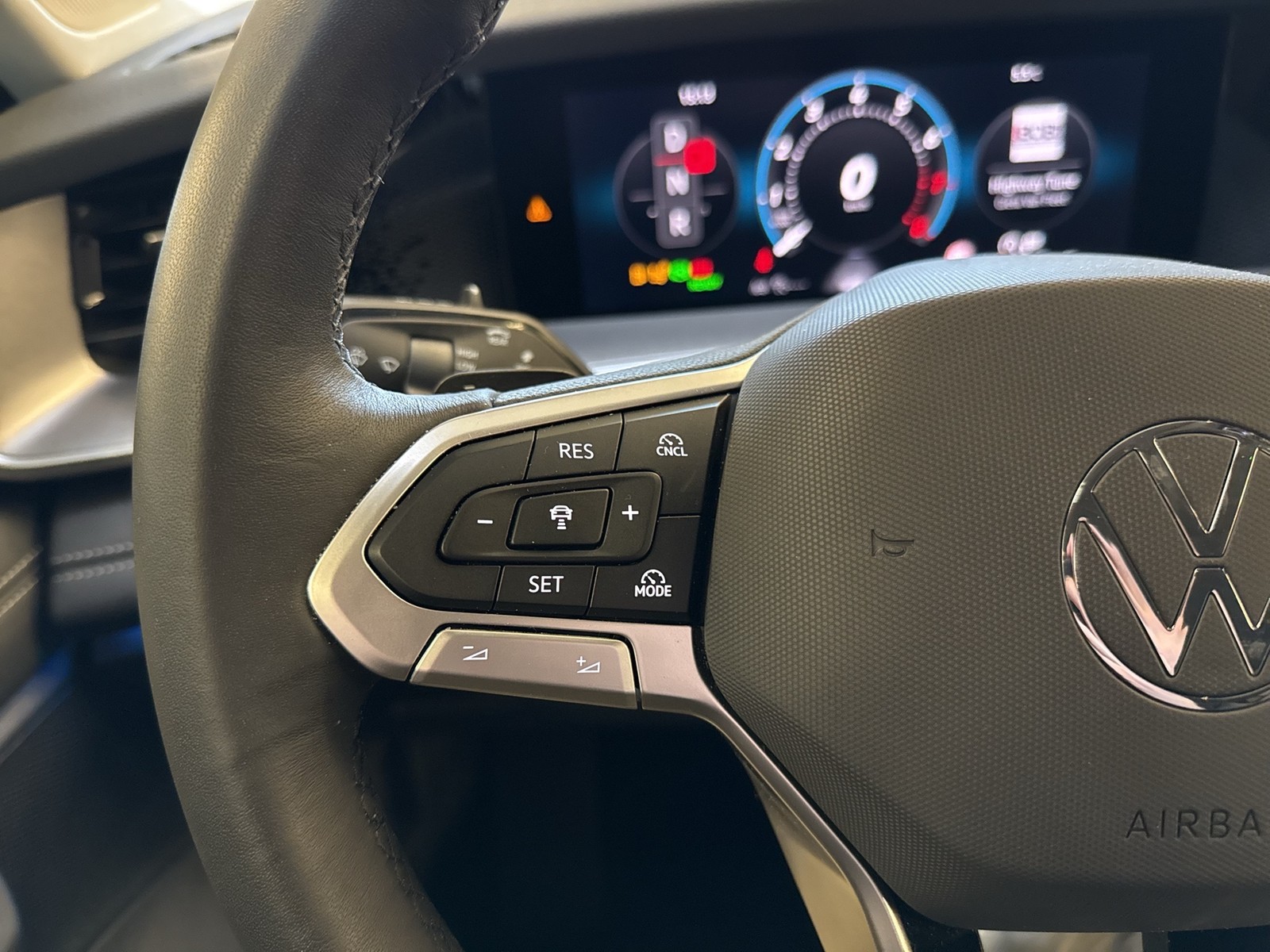 Volkswagen Tayron 1.5 eTSI LIFE AHK CAM ACC LM18 CARPLAY