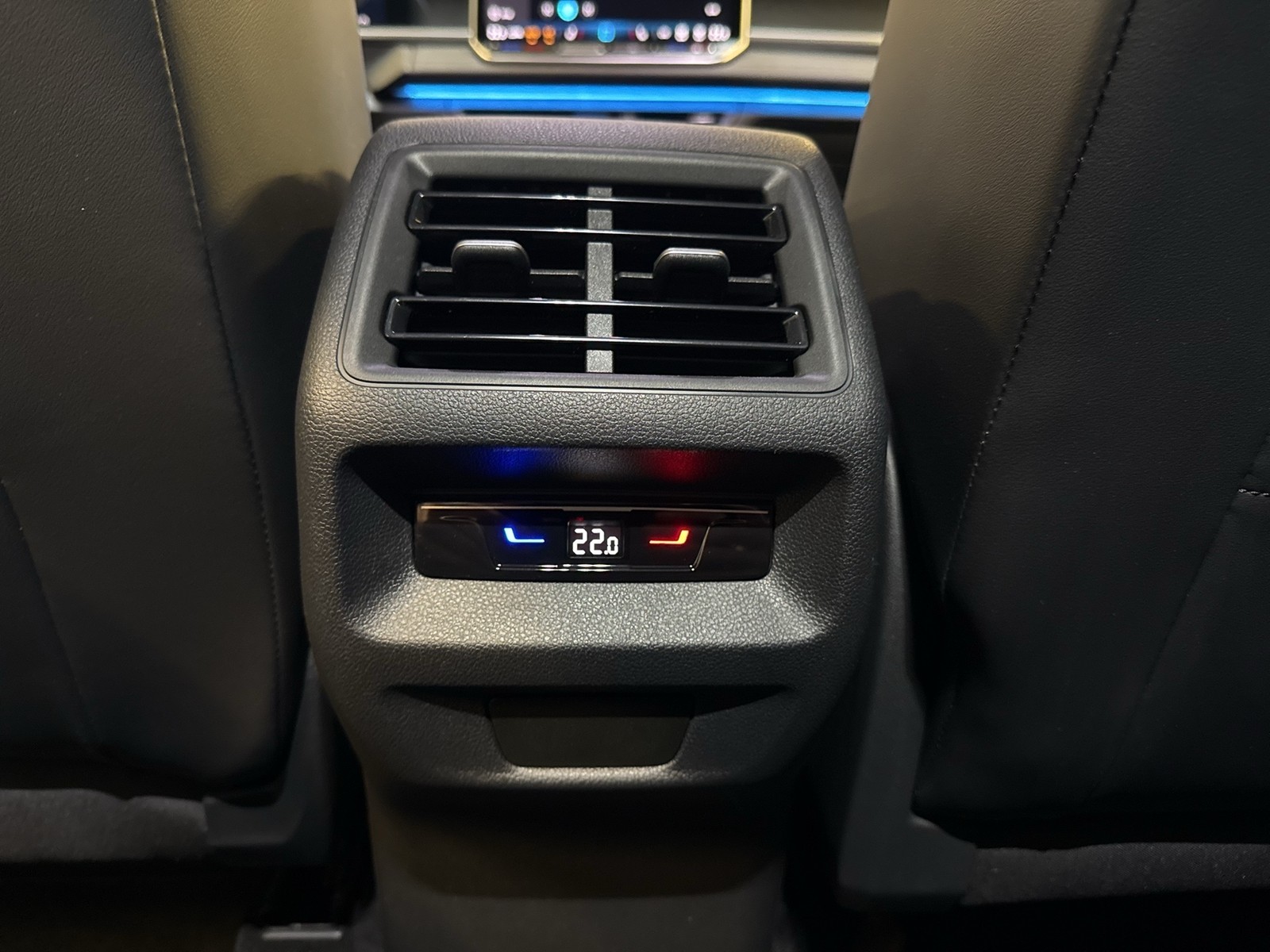 Volkswagen Tayron 1.5 eTSI LIFE AHK CAM ACC LM18 CARPLAY