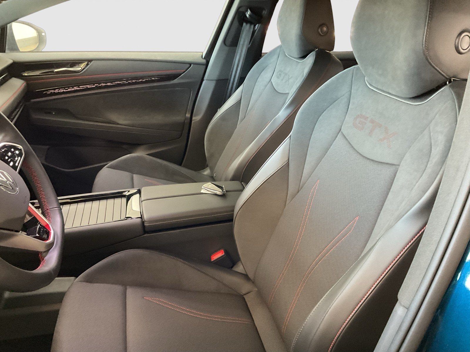 Volkswagen ID.7 GTX 4X4 WÄRMEPUMPE AHK 360°CAM LM20 HEAD-UP