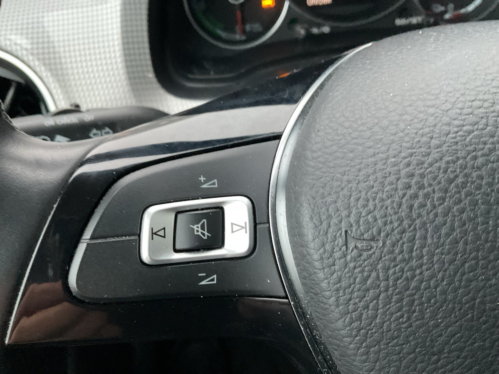 Volkswagen e-up! STYLE PLUS 4TÜREN CAM ALU SITZHZ EINPARKH.