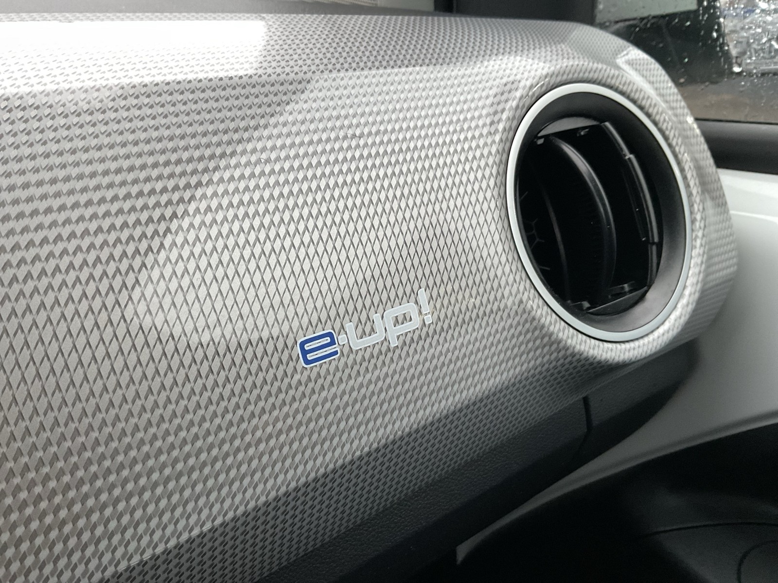 Volkswagen e-up! STYLE PLUS 4TÜREN CAM ALU SITZHZ EINPARKH.