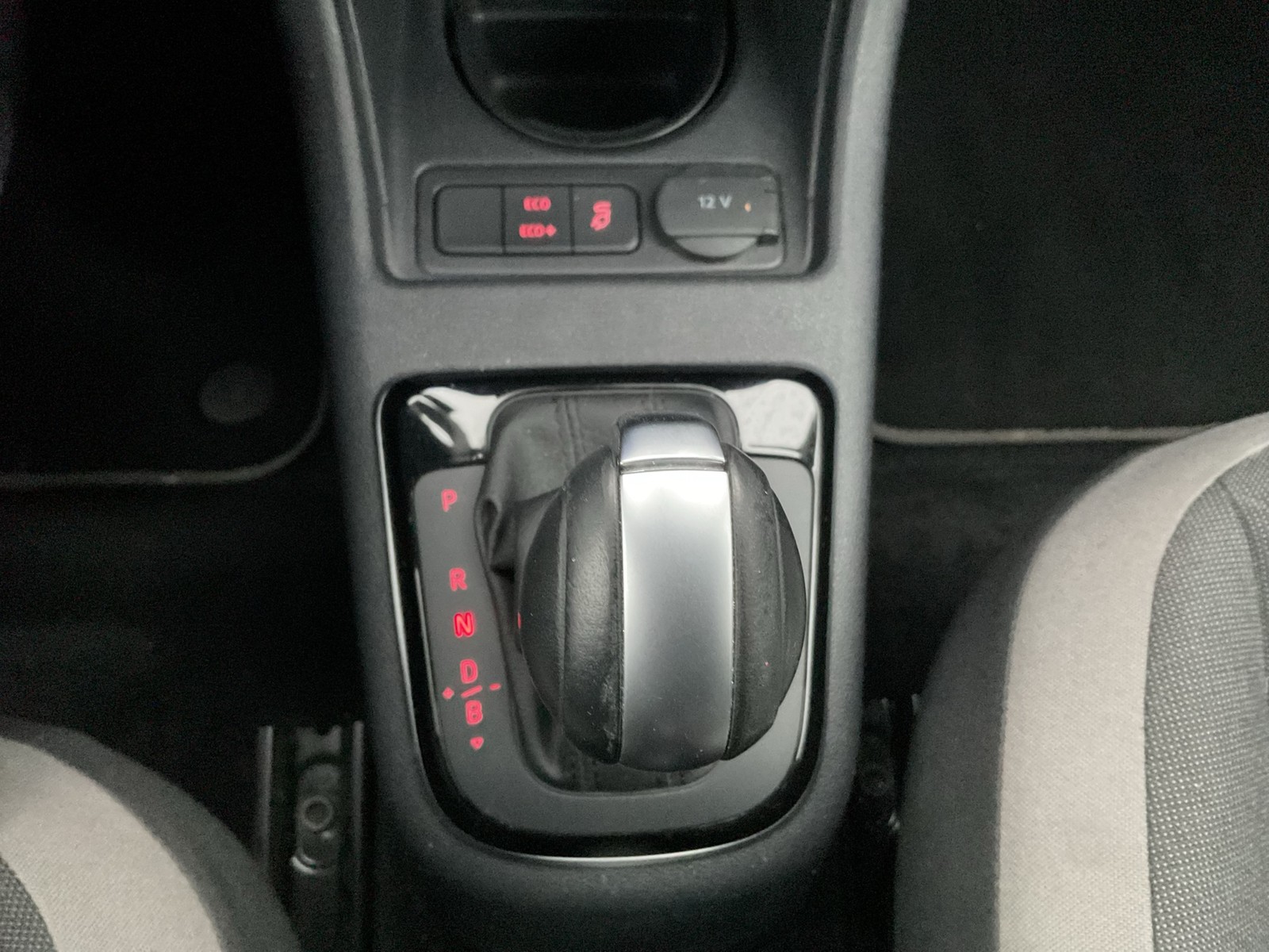 Volkswagen e-up! STYLE PLUS 4TÜREN CAM ALU SITZHZ EINPARKH.