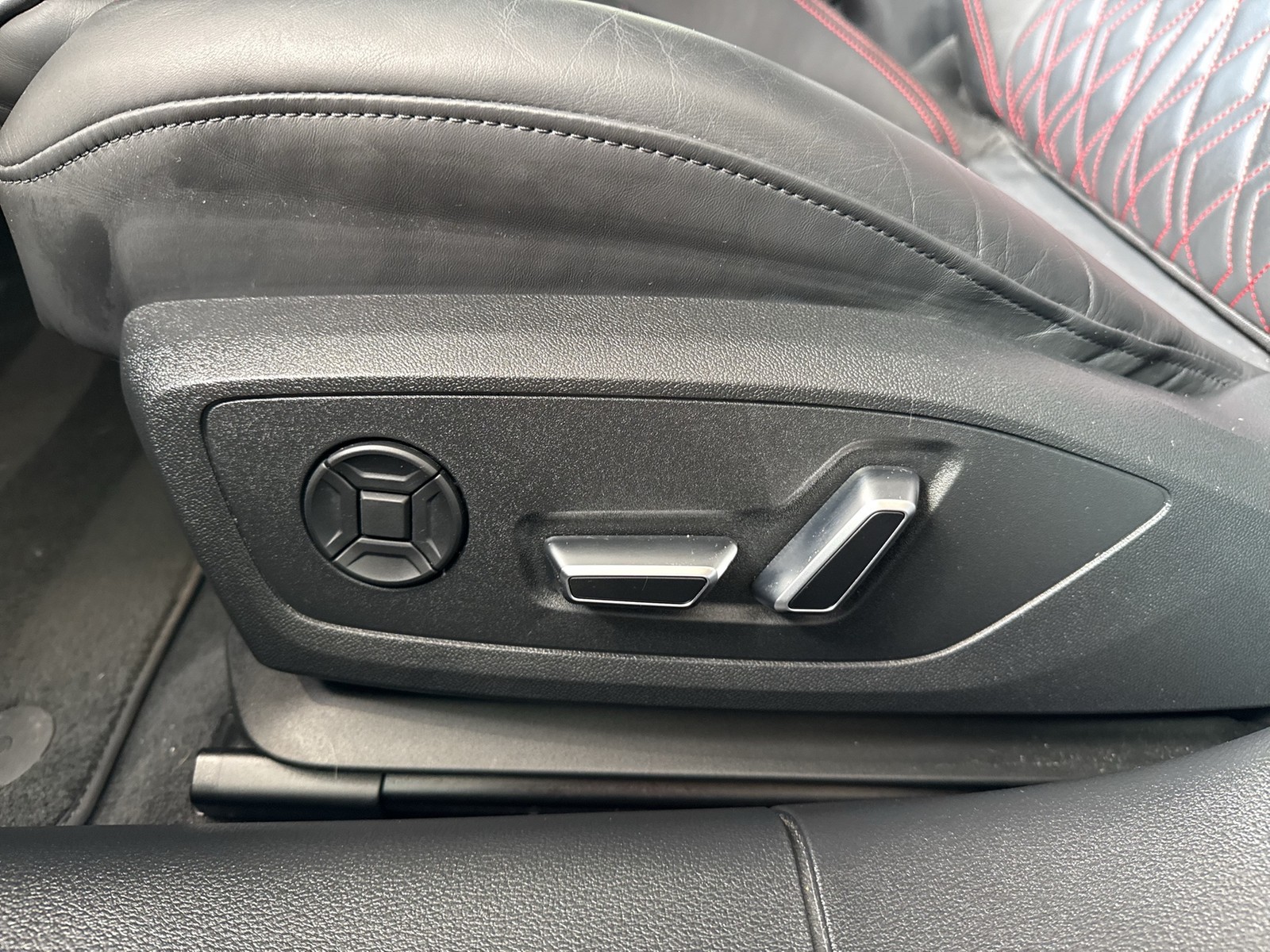 Audi S6 Avant Qu. BLACKPAK PANO B&O 360°CAM ALU21