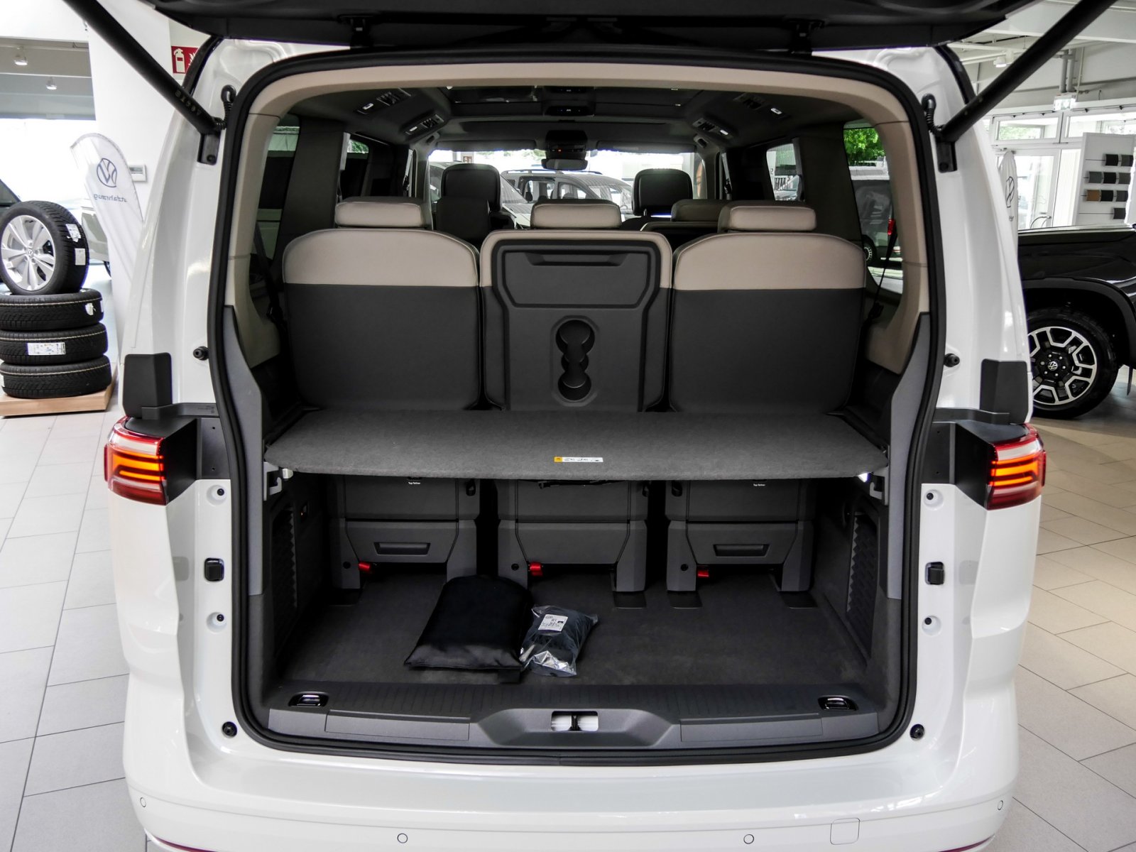 Volkswagen Multivan Edition 110 kW TDI LÜ EDITION AHK PANO Standhzg. MATRIX-LED