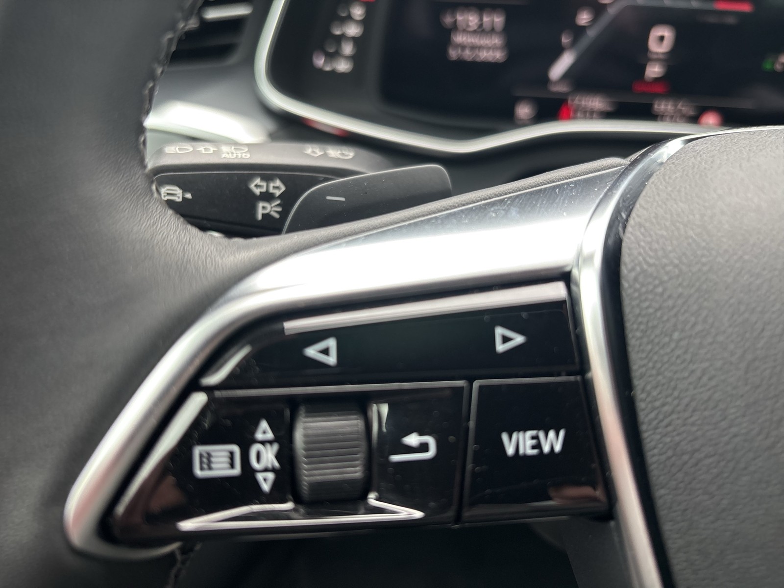 Audi A6 Avant 45 quattro advanced AHK CAM ACC LM19