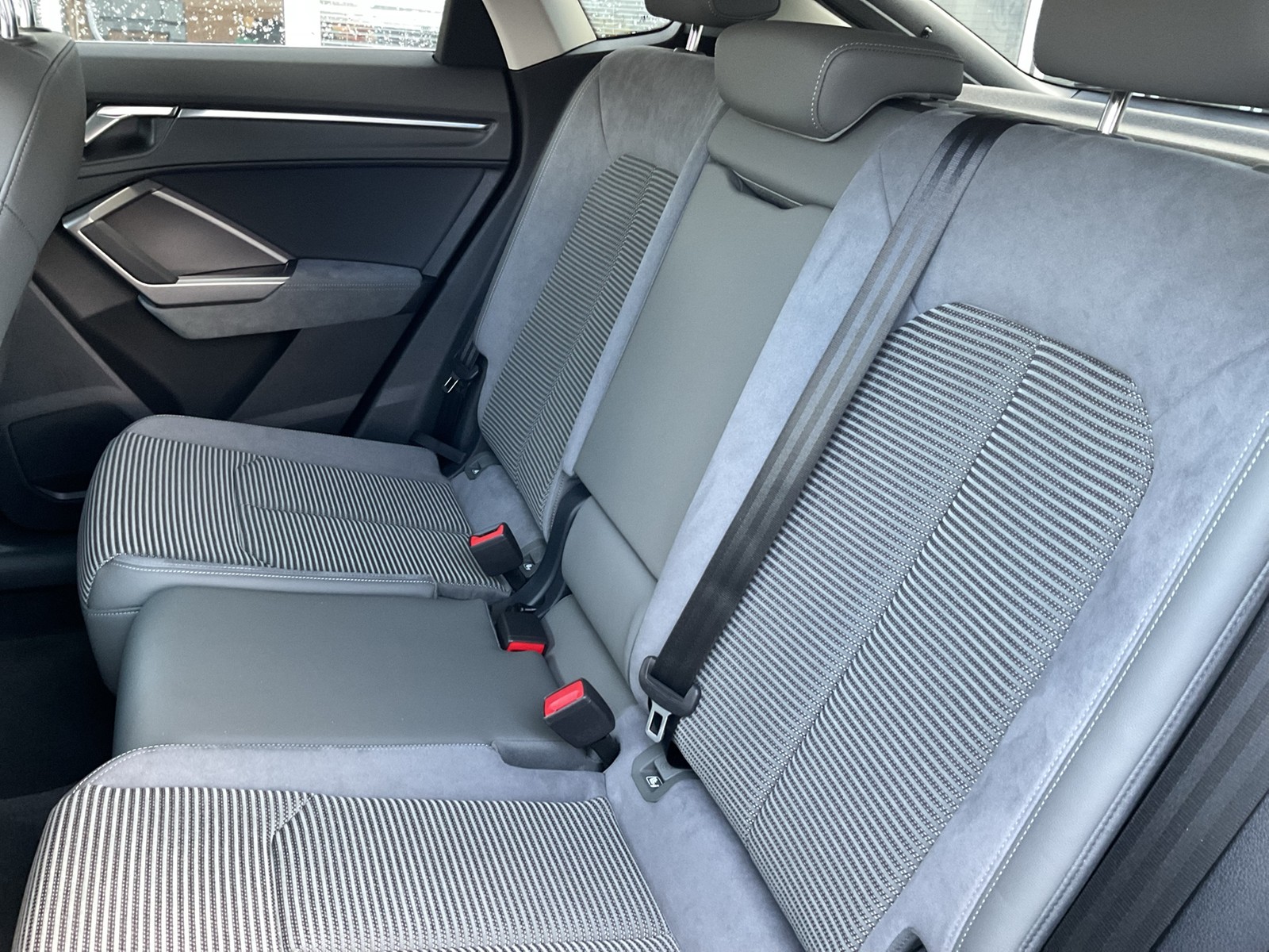 Audi Q3 Sportback 35 S LINE AHK ACC LM18 EKLAPPE NAVI+