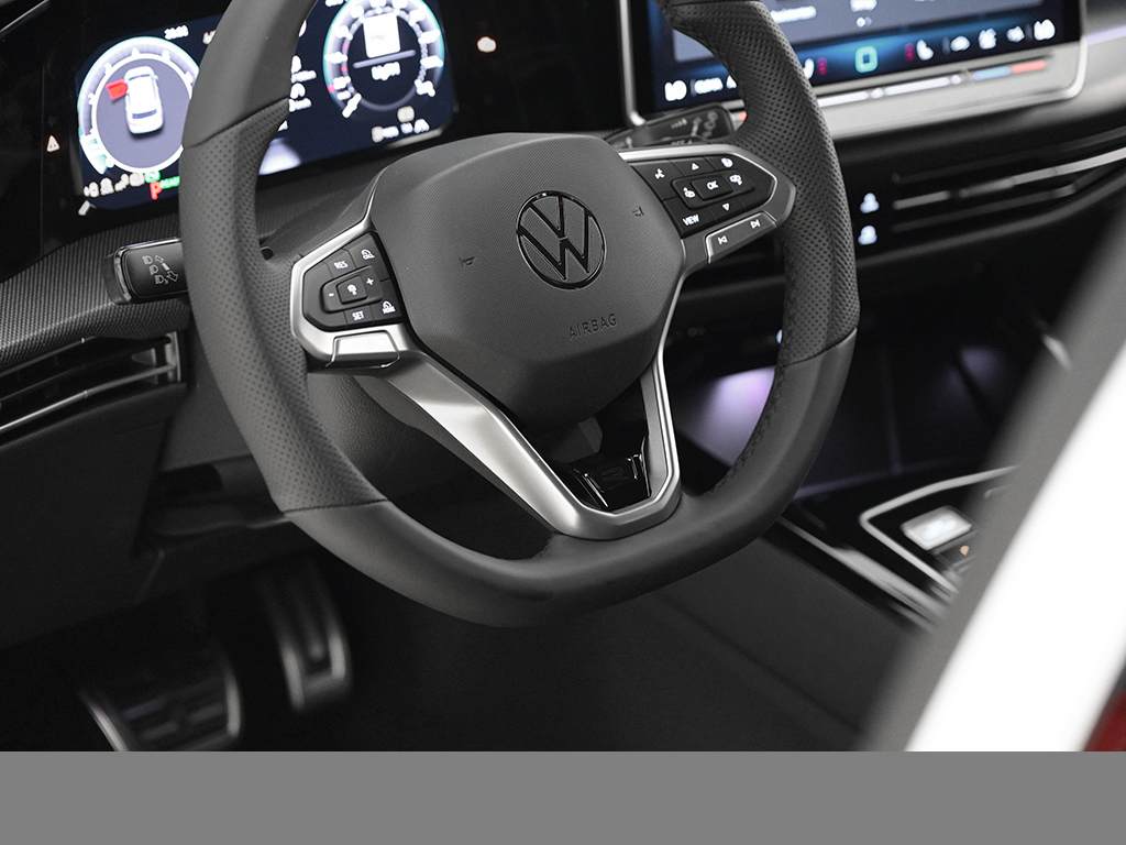 Volkswagen Golf 1.5 R-LINE DSG