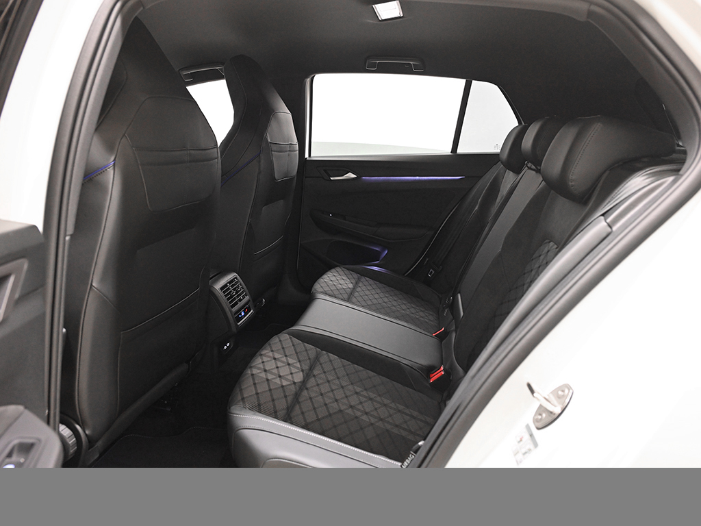 Volkswagen Golf 1.5 eTSI R-LINE DSG
