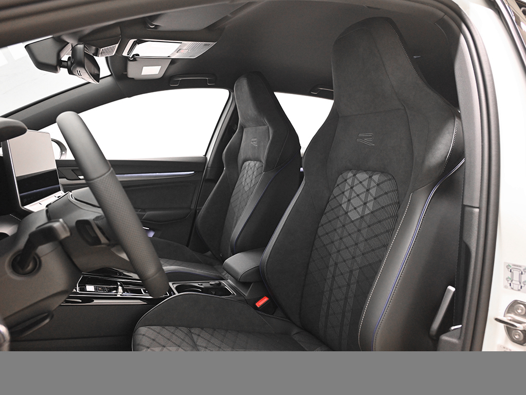 Volkswagen Golf 1.5 eTSI R-LINE DSG