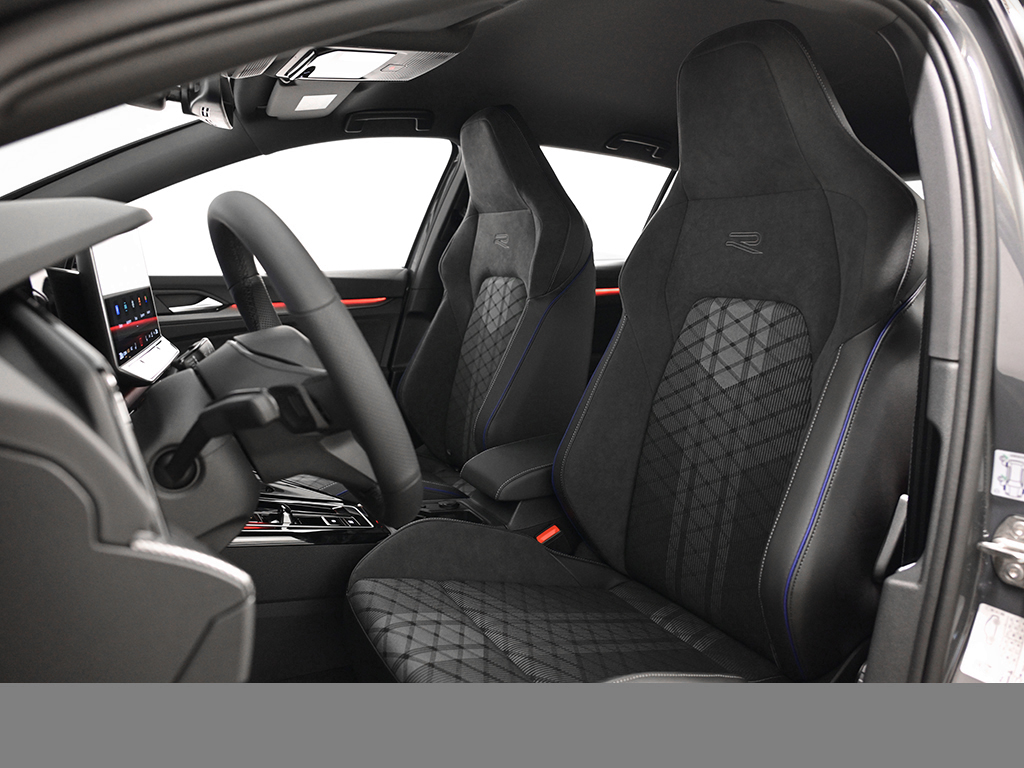 Volkswagen Golf 1.5 eTSI R-LINE DSG