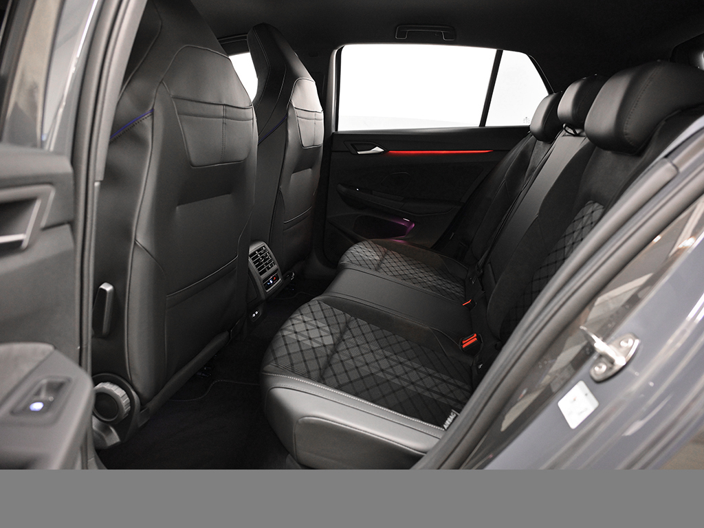 Volkswagen Golf 1.5 eTSI R-LINE DSG