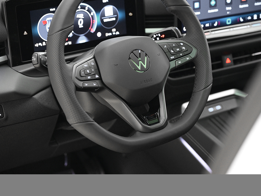 Volkswagen T-Roc 1.5 R-LINE DSG PANO HARMANKARDON AHK